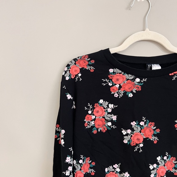 H&M Floral Crewneck - Picture 2 of 4